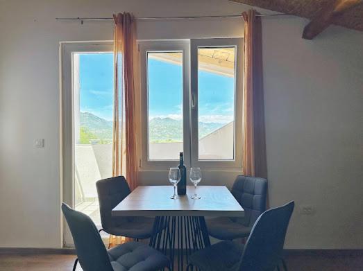 Апартаменты Luxurious Attic With A Breathtaking View Vranjina